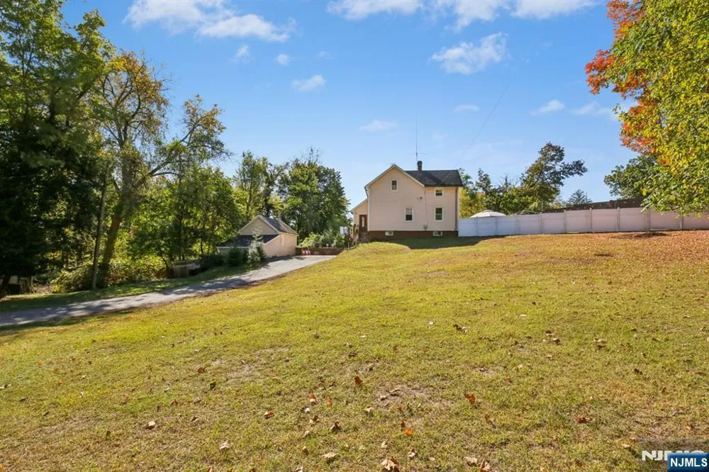 369 Queens Court Ridgewood, NJ 07450