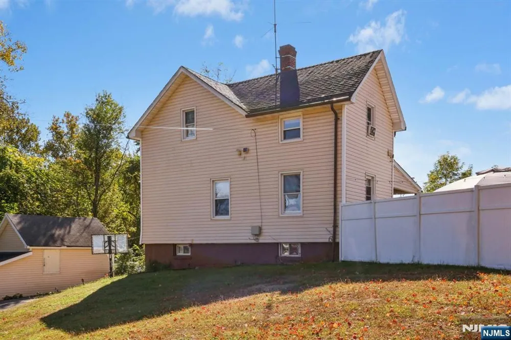 369 Queens Court Ridgewood, NJ 07450