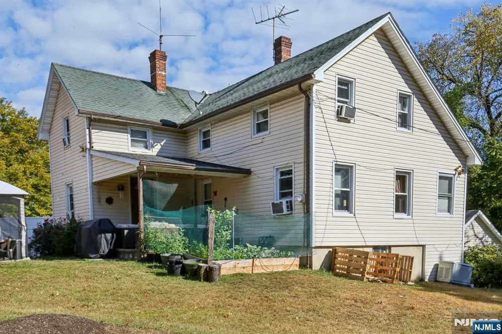 369 Queens Court Ridgewood, NJ 07450
