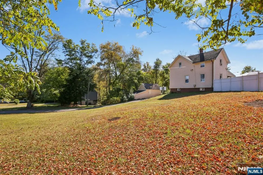 369 Queens Court Ridgewood, NJ 07450