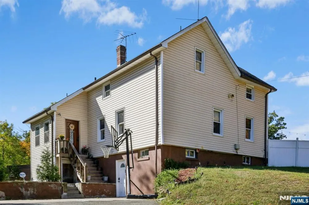 369 Queens Court Ridgewood, NJ 07450