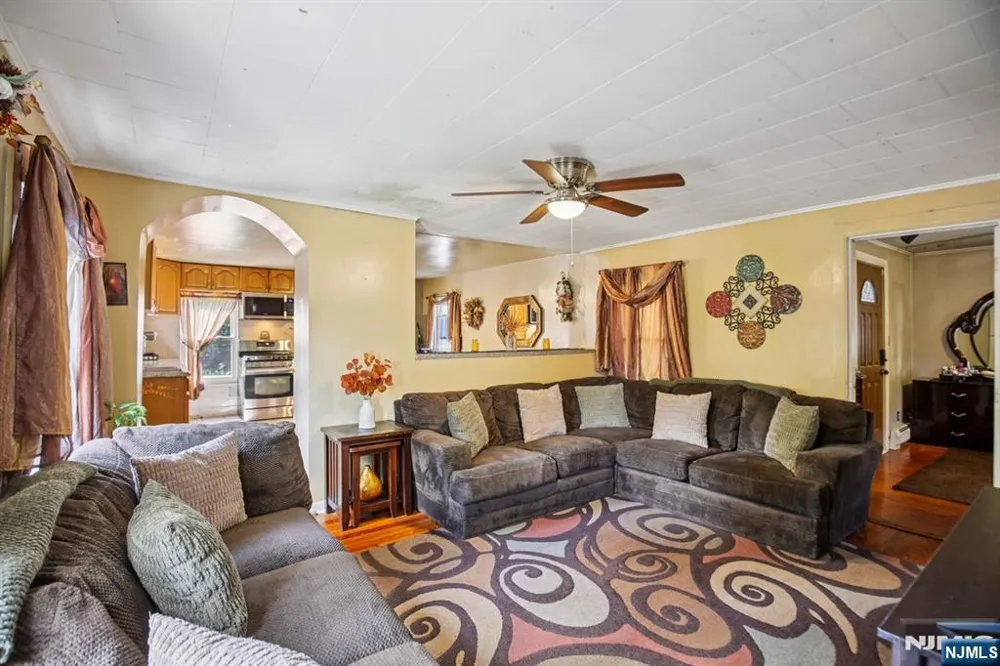369 Queens Court Ridgewood, NJ 07450