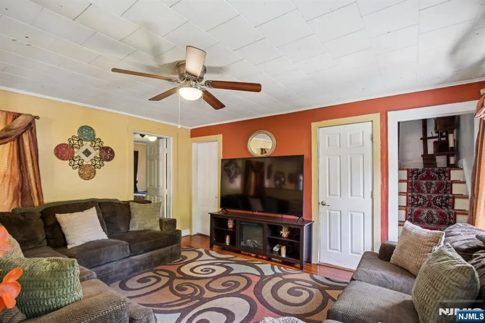 369 Queens Court Ridgewood, NJ 07450