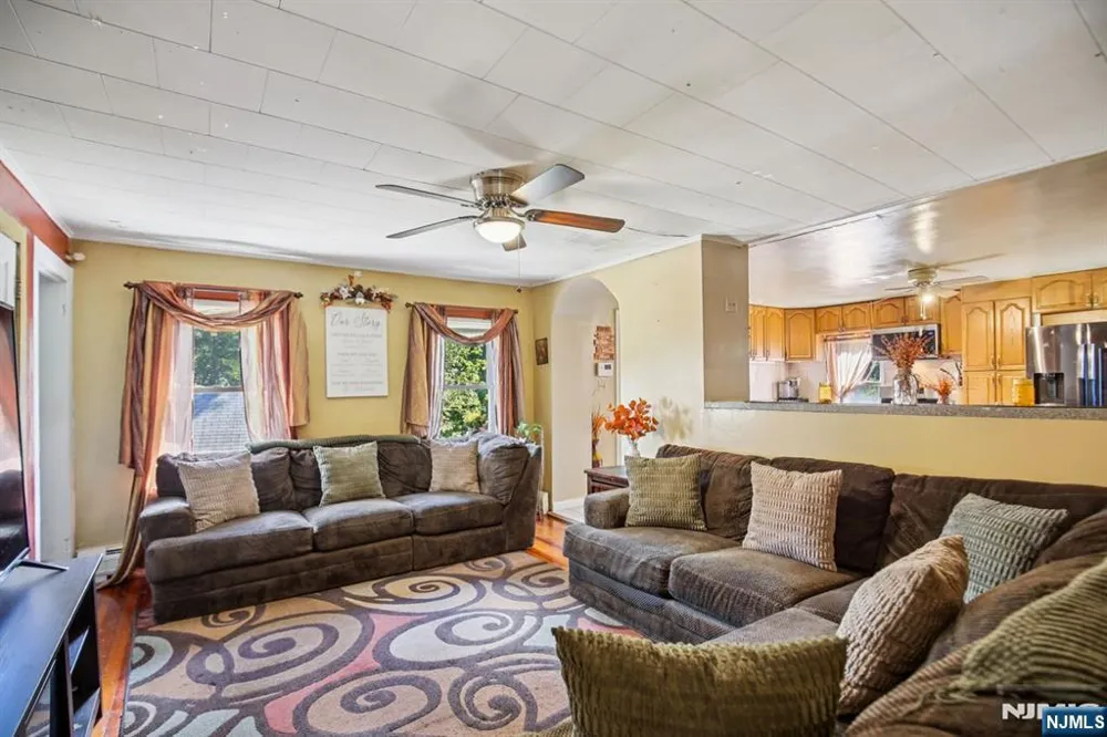 369 Queens Court Ridgewood, NJ 07450