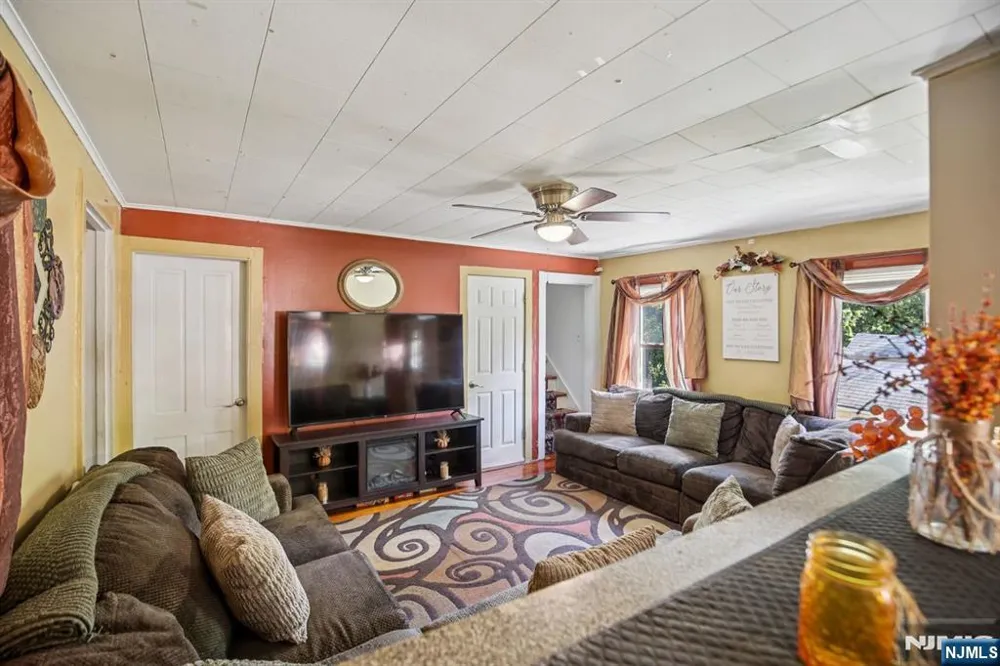 369 Queens Court Ridgewood, NJ 07450