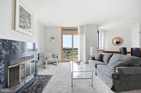 30 S ADELAIDE AVENUE #8J
