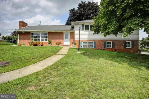 221 HARVEST LANE