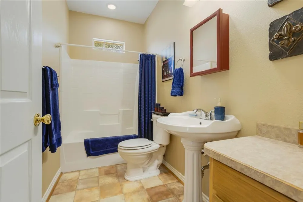 1091 Cedar Hills Drive Denison, TX 75021