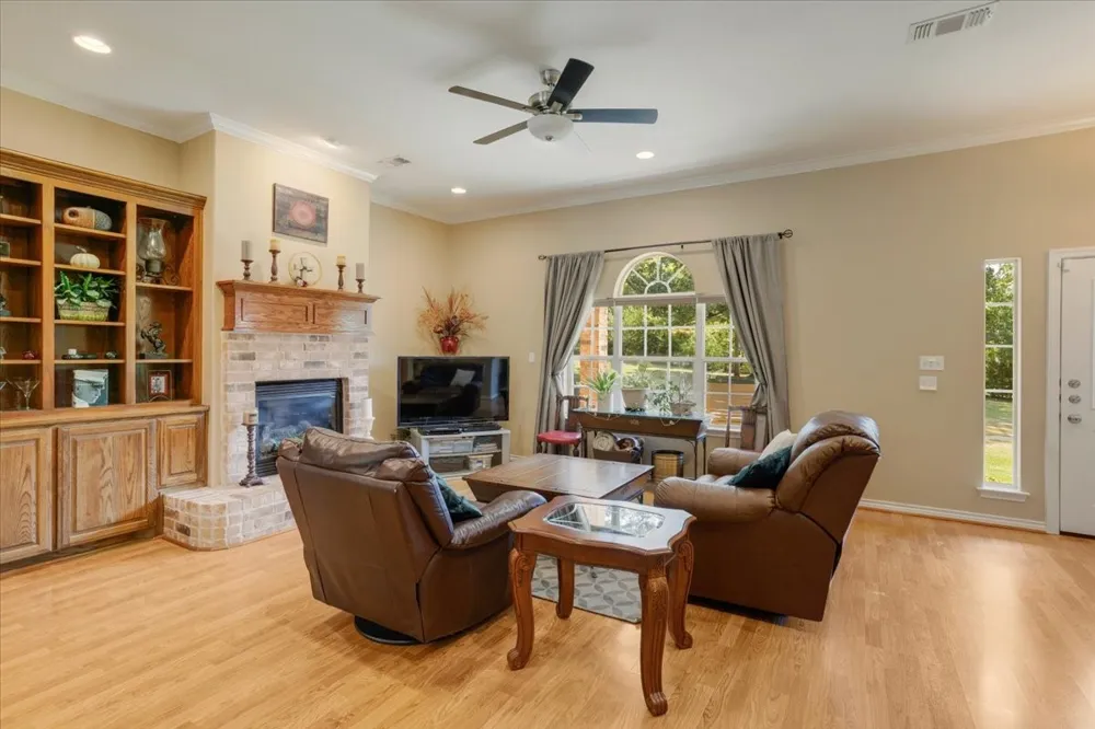 1091 Cedar Hills Drive Denison, TX 75021