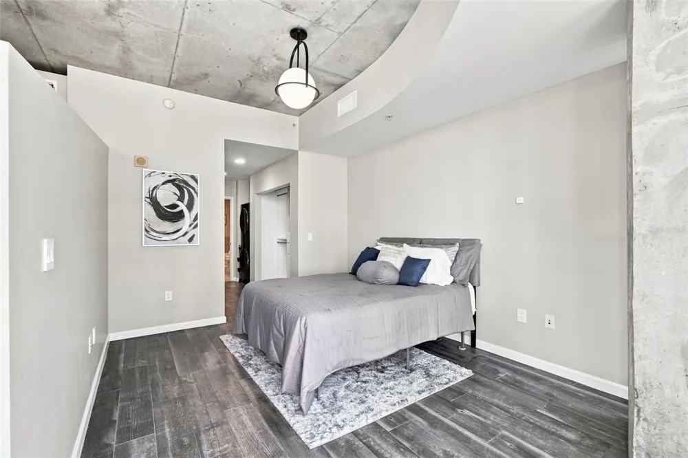 777 ASHLEY DRIVE #910 Tampa, FL 33602
