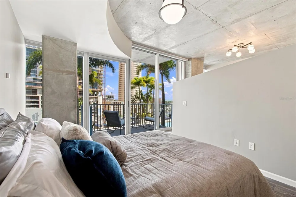 777 ASHLEY DRIVE #910 Tampa, FL 33602