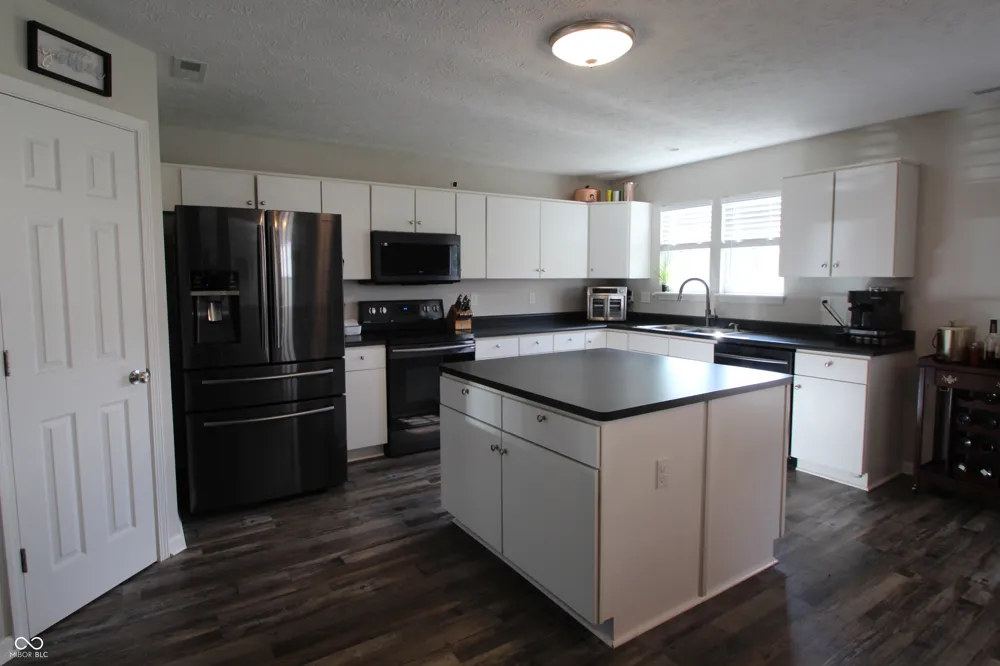4154 Taunton Court Plainfield, IN 46168