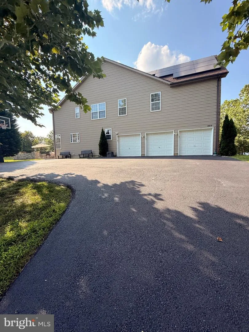 213 REMI DRIVE New Castle, DE 19720