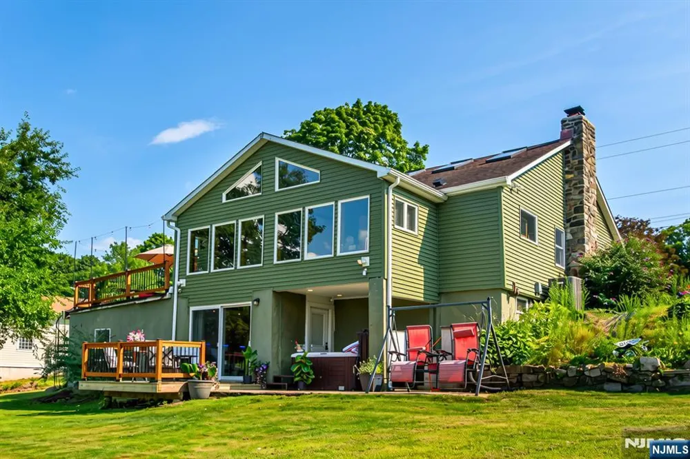 48 Lakeside Avenue Hardyston, NJ 07460