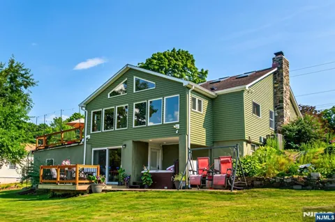 48 Lakeside Avenue