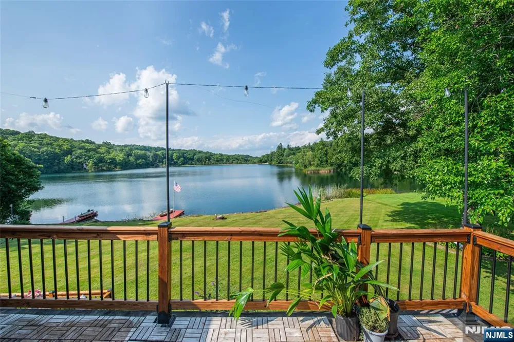 48 Lakeside Avenue Hardyston, NJ 07460