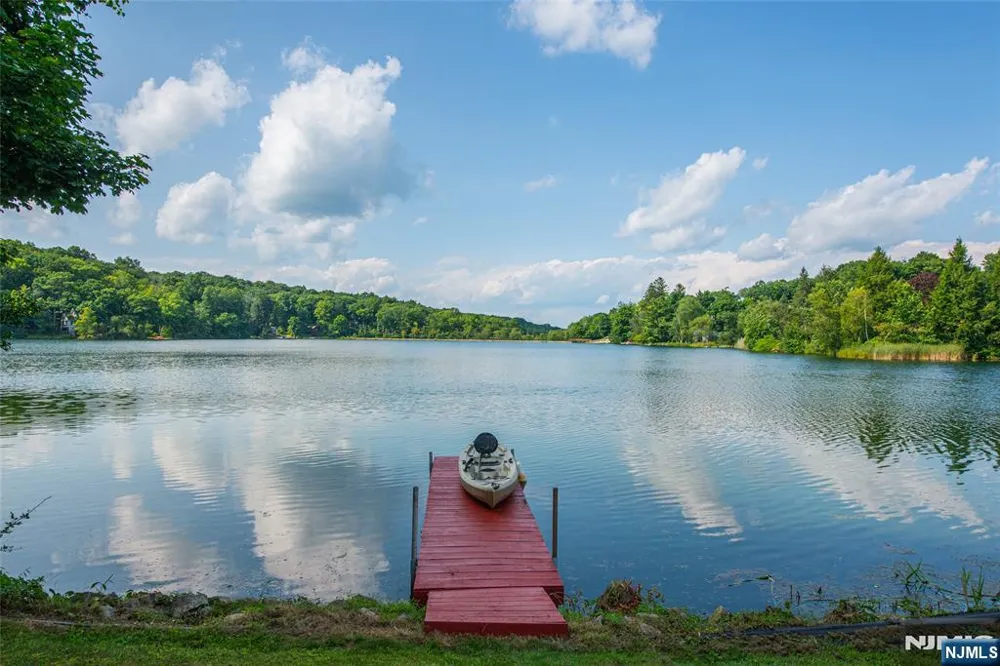 48 Lakeside Avenue Hardyston, NJ 07460