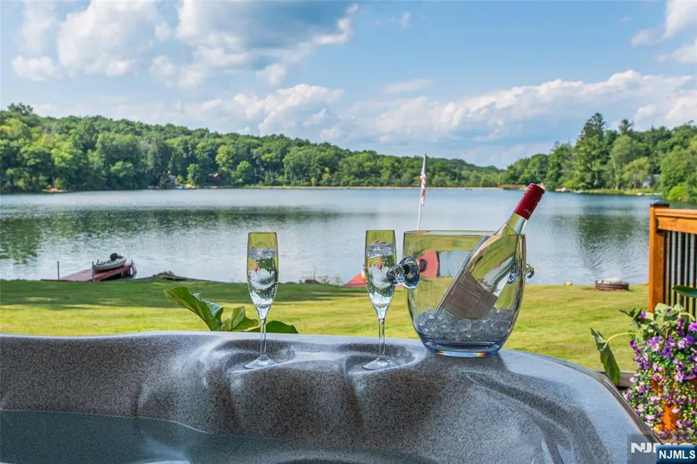 48 Lakeside Avenue Hardyston, NJ 07460