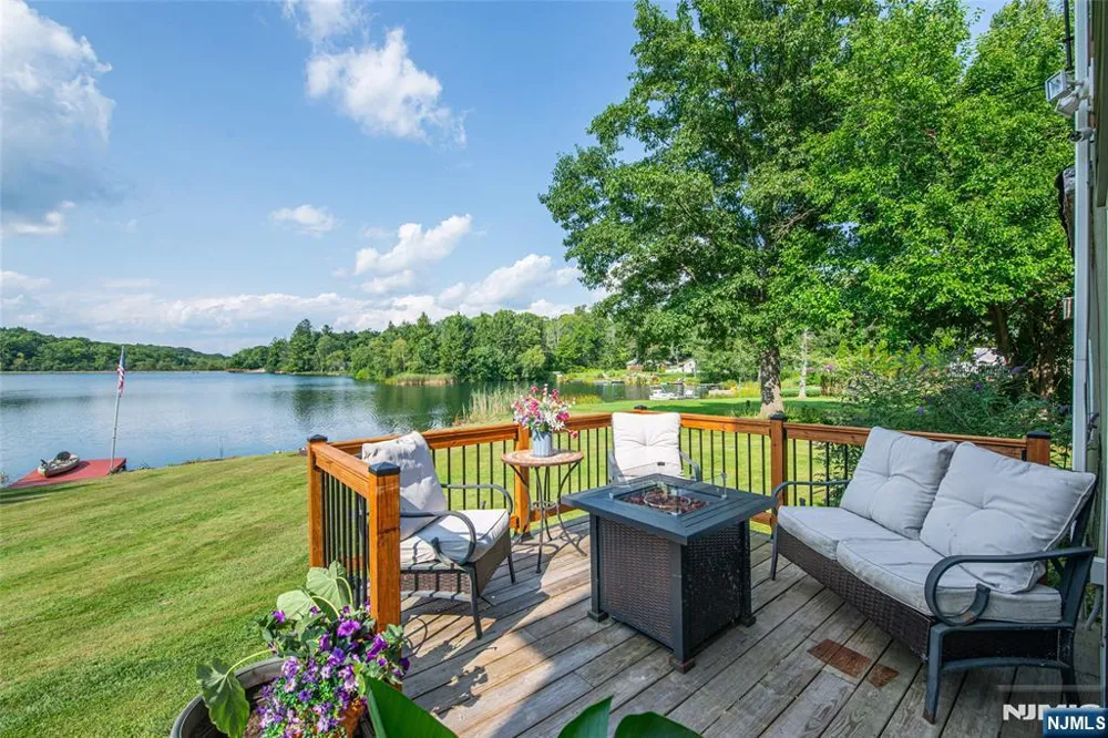48 Lakeside Avenue Hardyston, NJ 07460