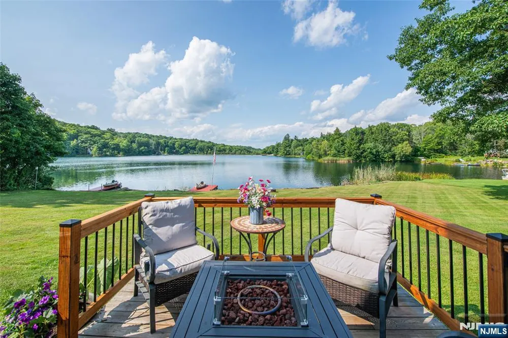 48 Lakeside Avenue Hardyston, NJ 07460