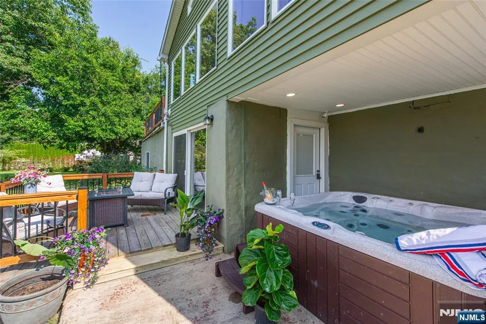 48 Lakeside Avenue Hardyston, NJ 07460