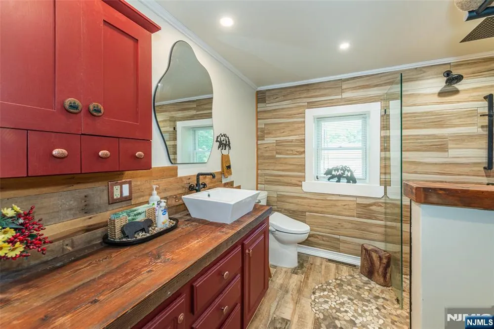 48 Lakeside Avenue Hardyston, NJ 07460