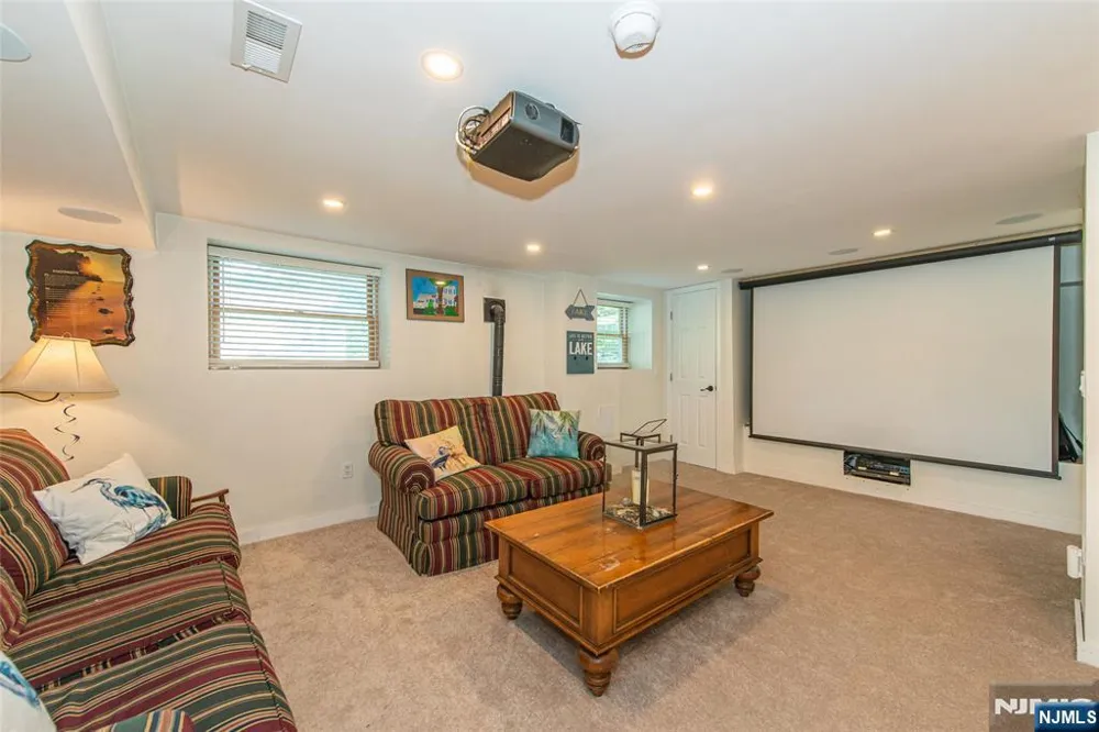 48 Lakeside Avenue Hardyston, NJ 07460