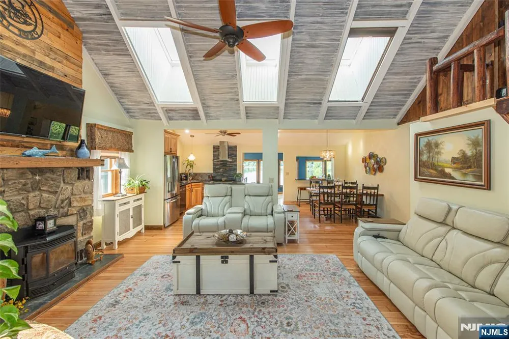 48 Lakeside Avenue Hardyston, NJ 07460