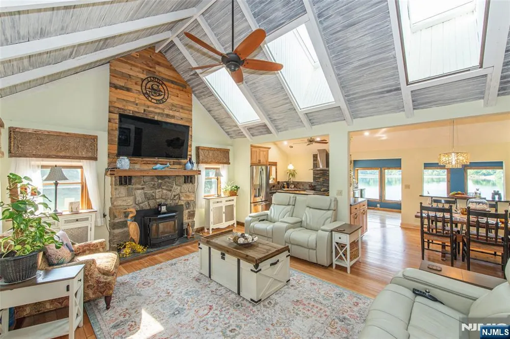 48 Lakeside Avenue Hardyston, NJ 07460