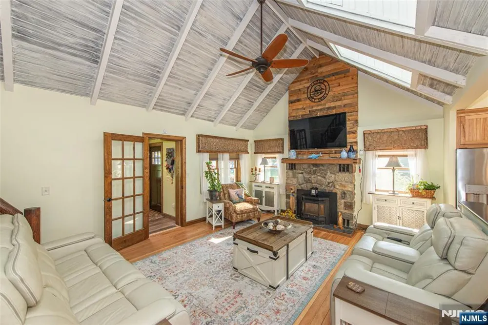 48 Lakeside Avenue Hardyston, NJ 07460