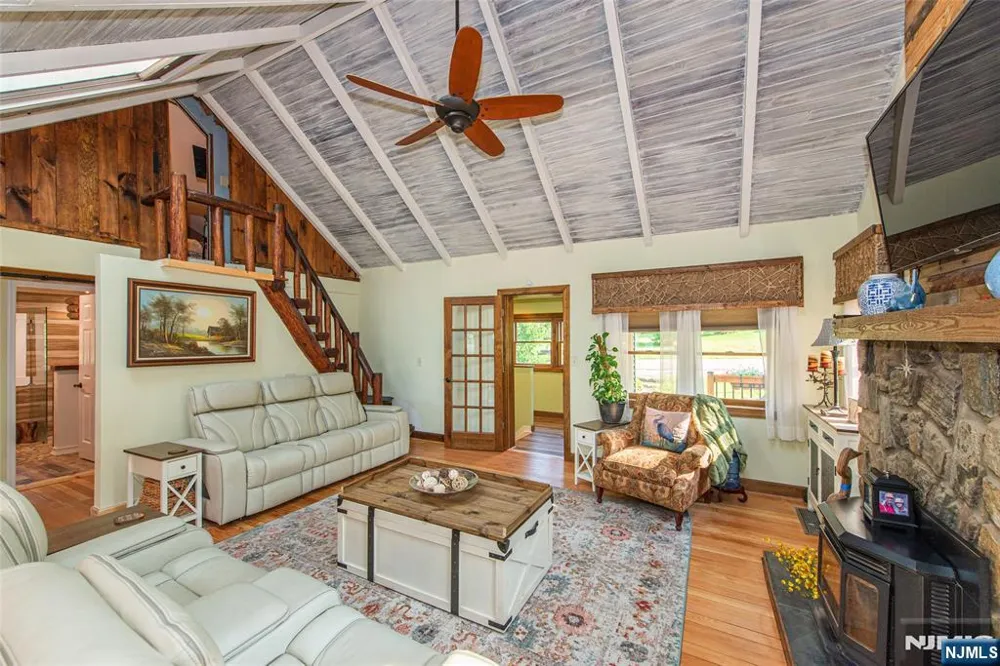 48 Lakeside Avenue Hardyston, NJ 07460