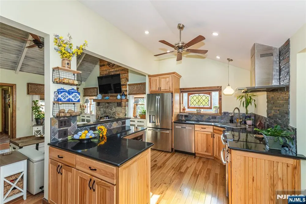 48 Lakeside Avenue Hardyston, NJ 07460
