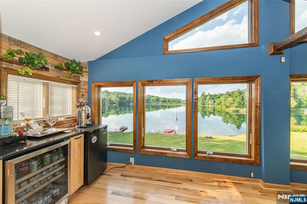 48 Lakeside Avenue Hardyston, NJ 07460