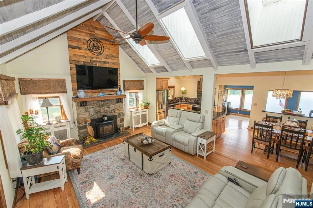 48 Lakeside Avenue Hardyston, NJ 07460