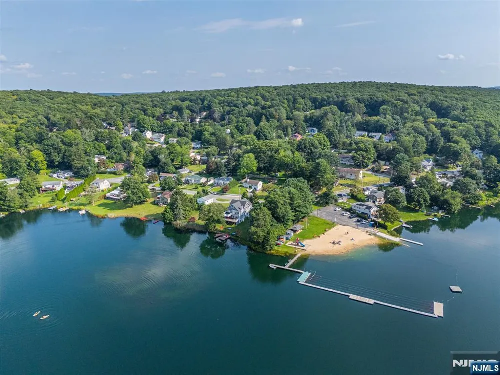 48 Lakeside Avenue Hardyston, NJ 07460