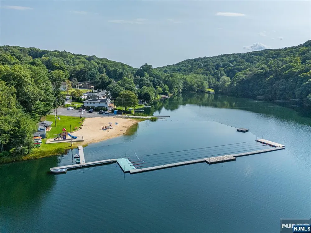 48 Lakeside Avenue Hardyston, NJ 07460