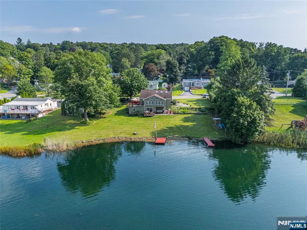 48 Lakeside Avenue Hardyston, NJ 07460