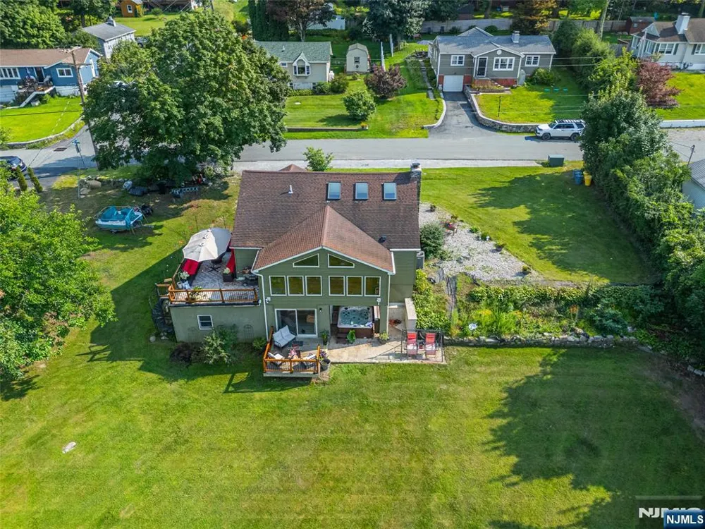 48 Lakeside Avenue Hardyston, NJ 07460