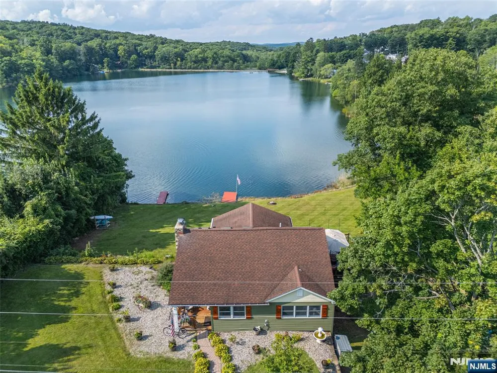 48 Lakeside Avenue Hardyston, NJ 07460