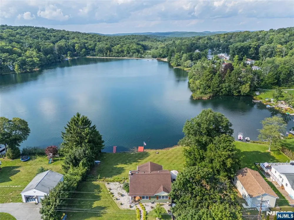48 Lakeside Avenue Hardyston, NJ 07460