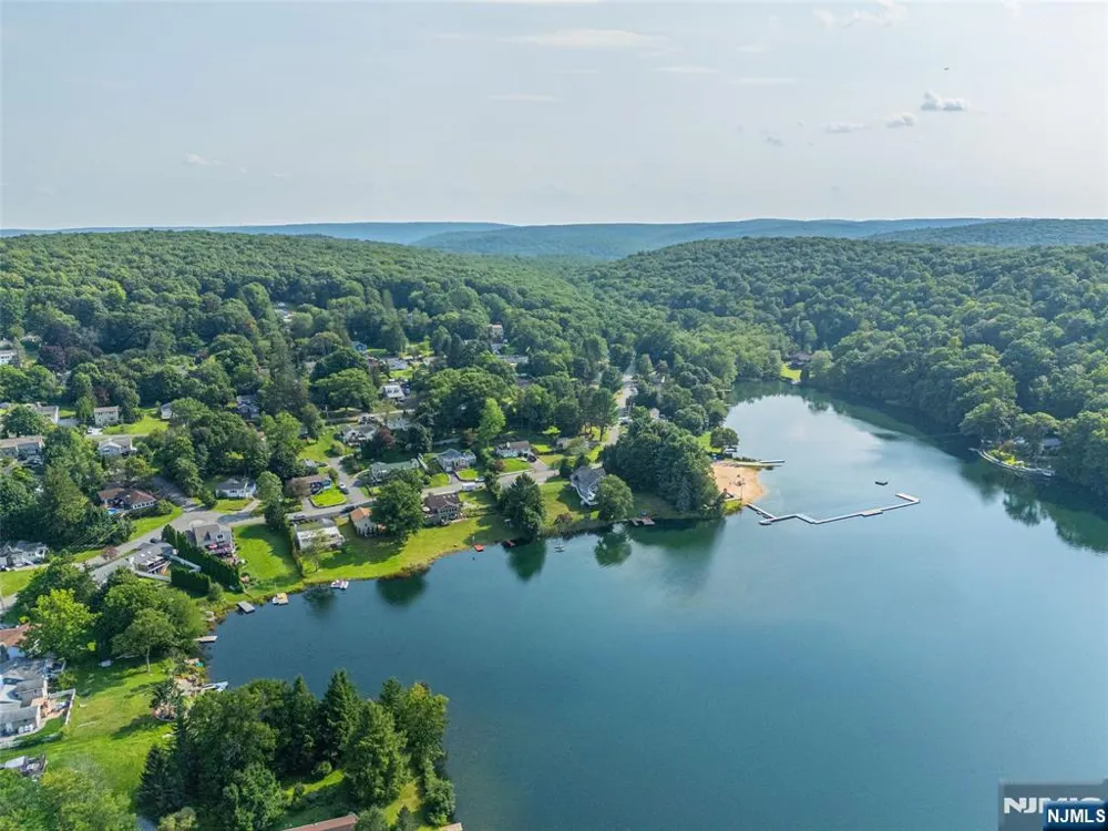 48 Lakeside Avenue Hardyston, NJ 07460