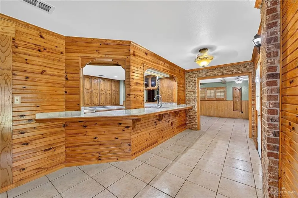 321 W Expressway 83 Penitas, TX 78576
