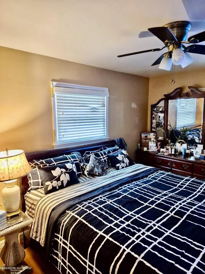 20443 Fleetwood Drive Harper Woods City, MI 48225