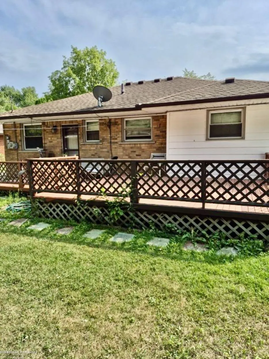 20443 Fleetwood Drive Harper Woods City, MI 48225
