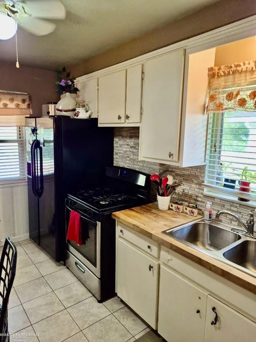 20443 Fleetwood Drive Harper Woods City, MI 48225
