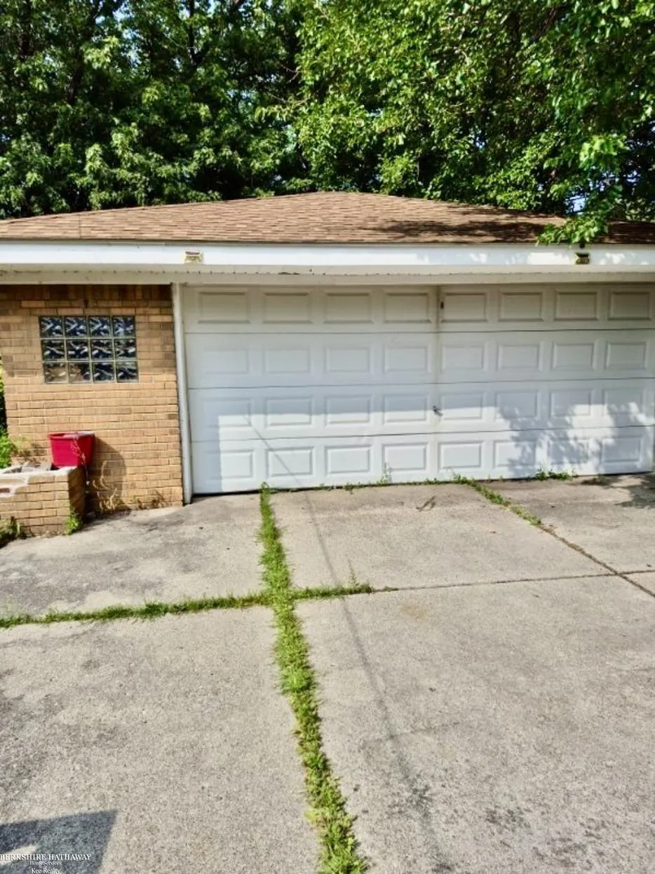 20443 Fleetwood Drive Harper Woods City, MI 48225