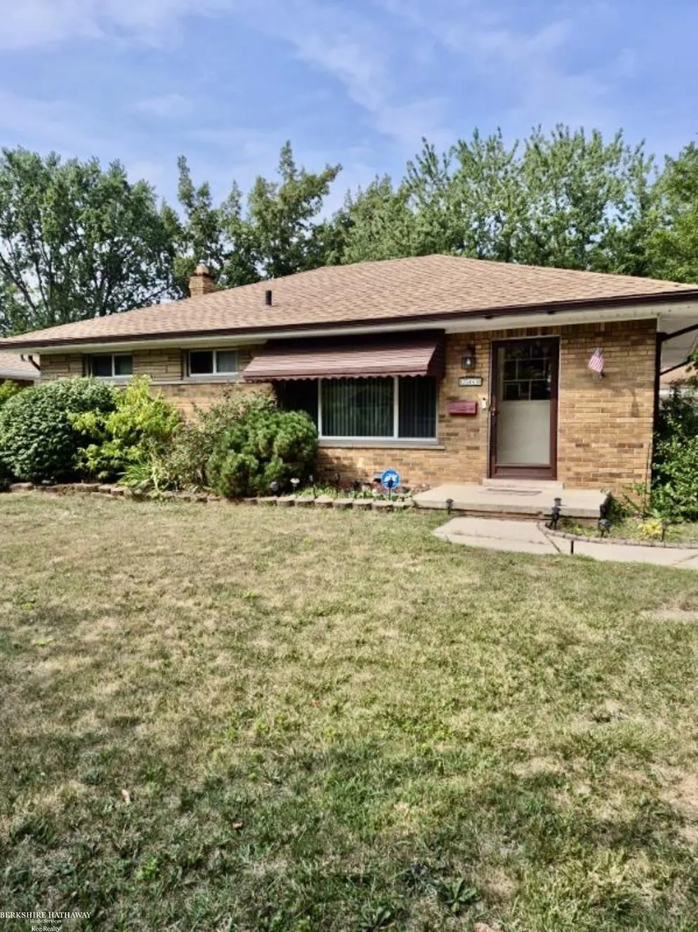20443 Fleetwood Drive Harper Woods City, MI 48225