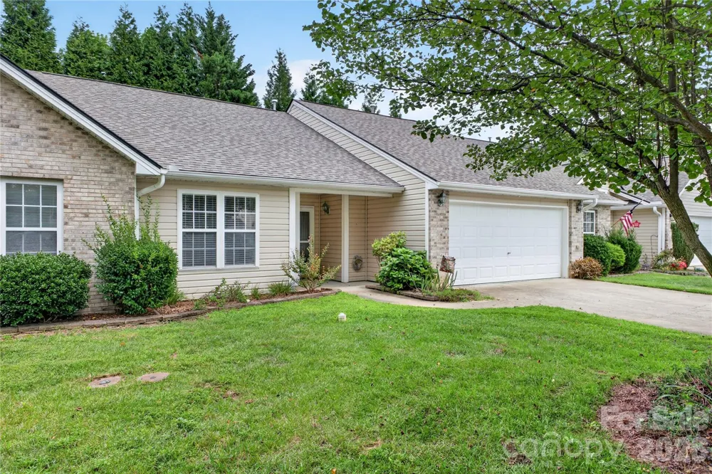 123 Lanceford Circle Fletcher, NC 28732