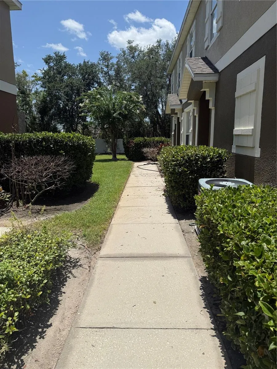 1993 ESTANCIA CIRCLE #B Kissimmee, FL 34741