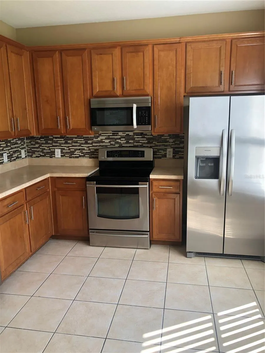 1993 ESTANCIA CIRCLE #B Kissimmee, FL 34741